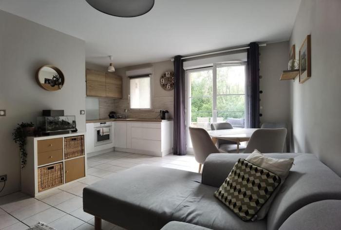 Appartement avec terrasse proche gare RER