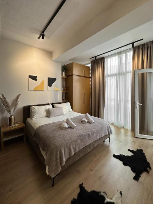 Kika Shanti, near Artificial Lake