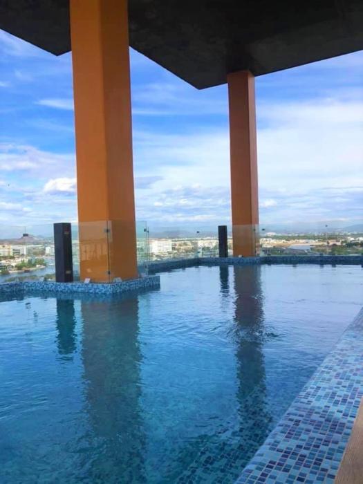 Departamento con vistas panorámicas y piscinas preciosas