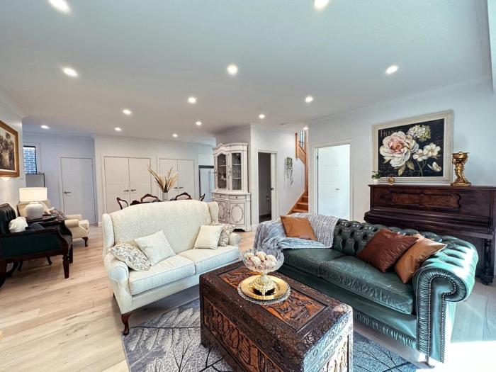 Luxury Glen Waverley Townhouse 4BR3BA Backyard