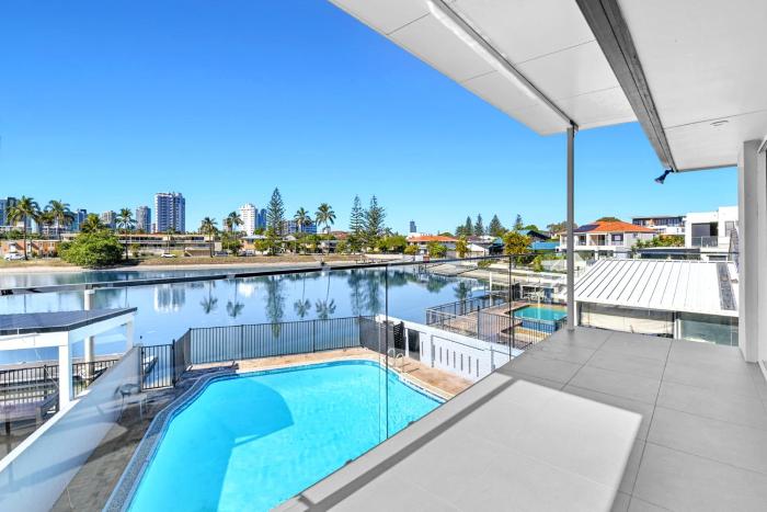 Riverside 4 Bedroom House Unit in Surfers Paradise