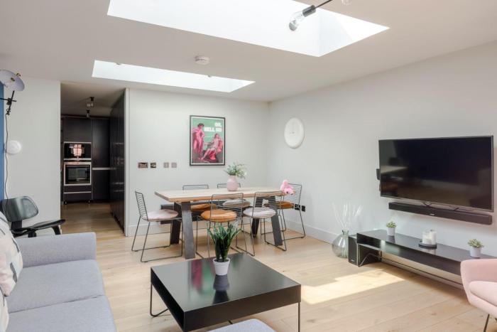 Grand Covent Garden 3-bed Penthouse With Terrace