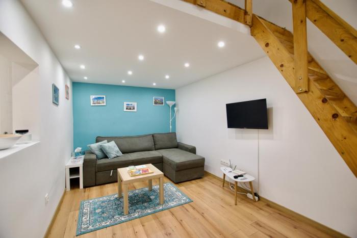 Standard Apartment by Hi5- Hunyadi Square Studio