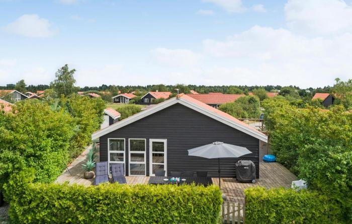 4 Bedroom Beautiful Home In Væggerløse