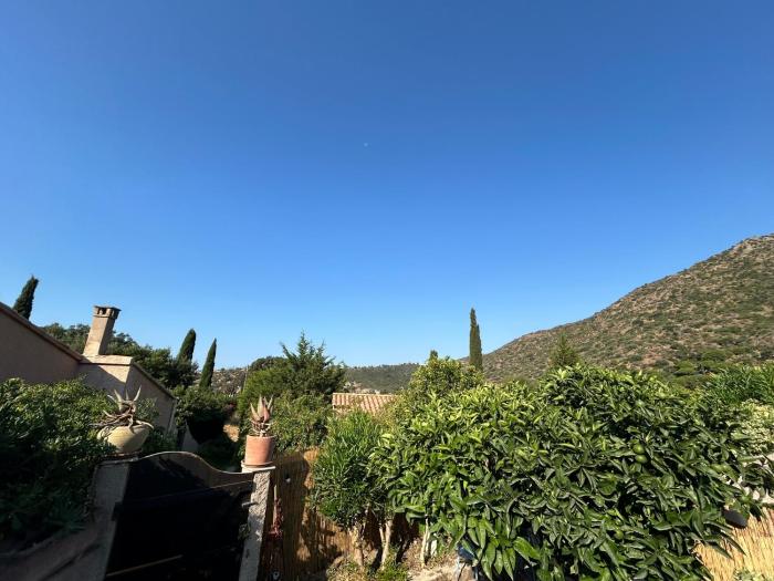 Mazet très calme, dans la colline, plage 15 mins à pied