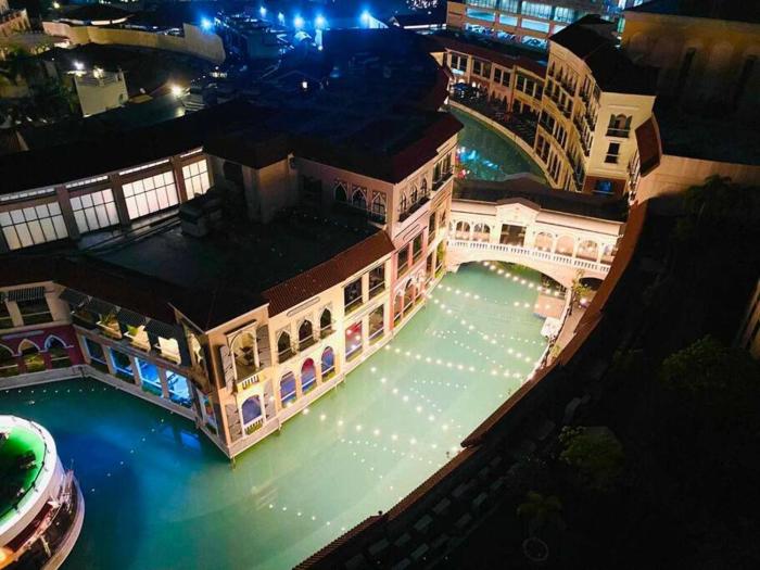 Venice Apartments in McKinley Hill BGC Taguig with Netflix and WiFi