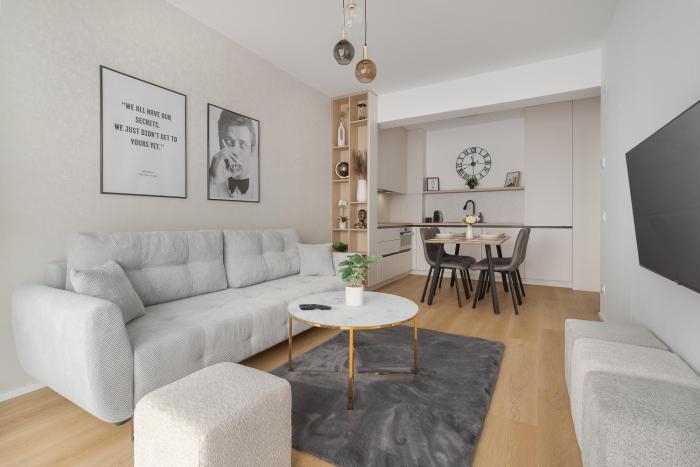 Urban Suite- Luxe 2BR with Balcony and Parking