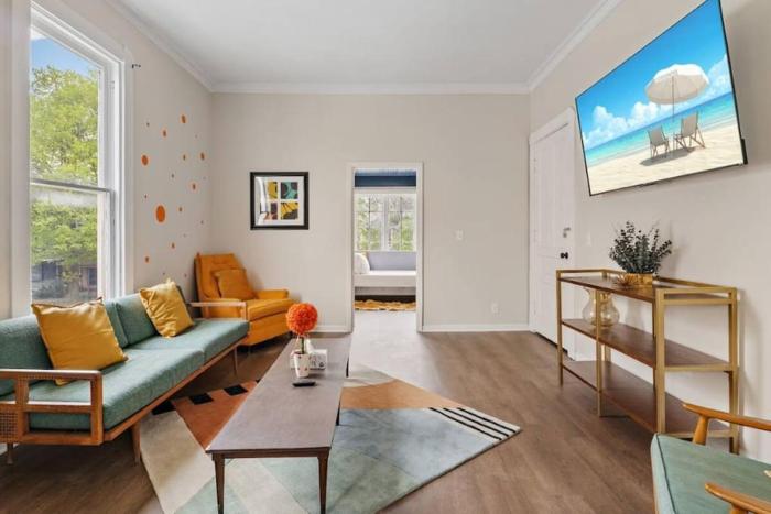 2 Units Combined-5BR-2 Living Rooms - 2 Kitchens