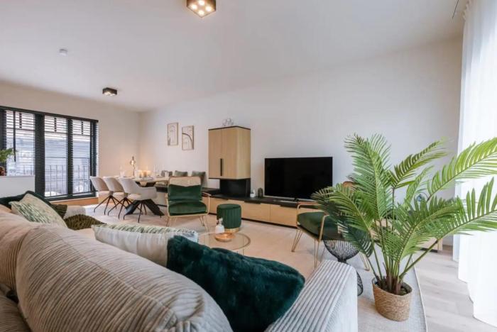 Poseidon Luxe gelijkvloers appartement met tuin ,terras en gratis parking