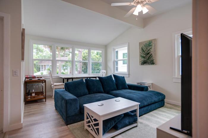 Newly Renovated Duplex, Upper Unit, 4th row from the beach