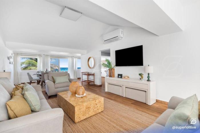 Deluxe BeachFront 4B Villa