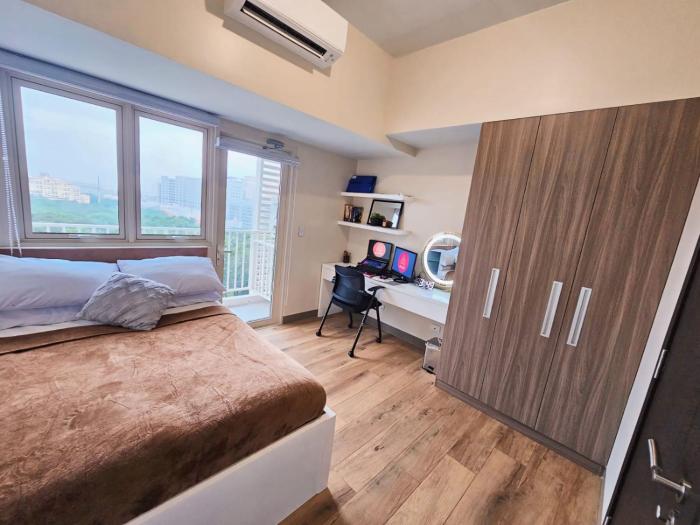 1BR McKinley, Taguig Condo - Sleeps Up To 4!
