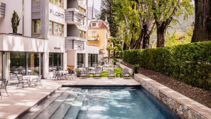 Flora Hotel & Suites