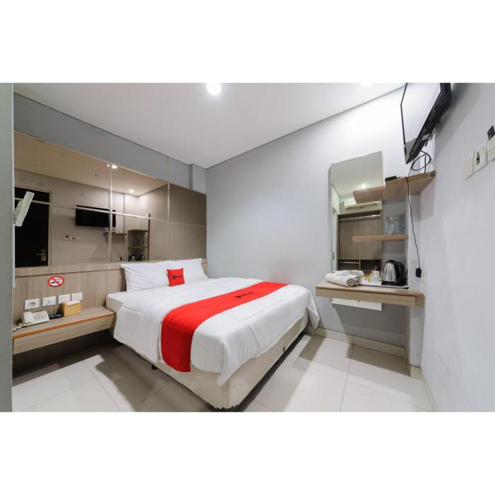 RedDoorz Plus near Grand Indonesia Jakarta