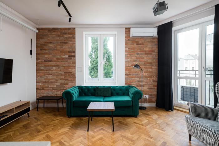 City Centre Stylish Apartment by BookingHost