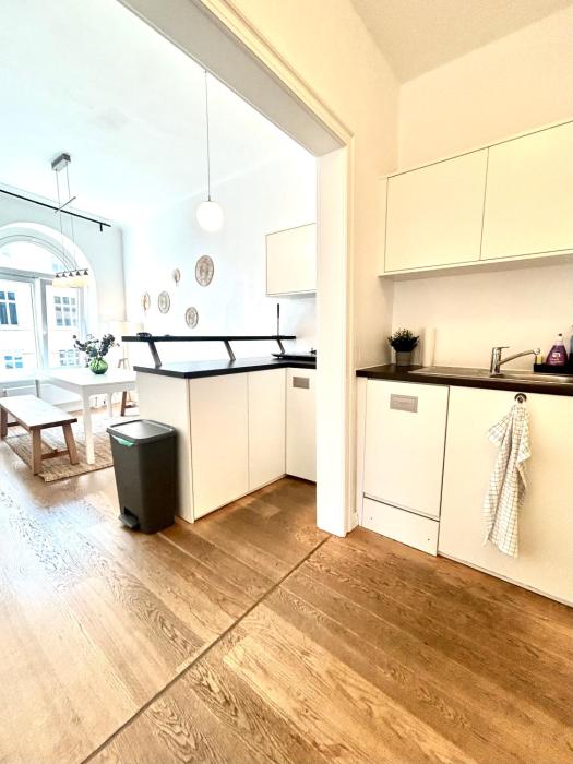 Central Apartment for up to 10 Guests