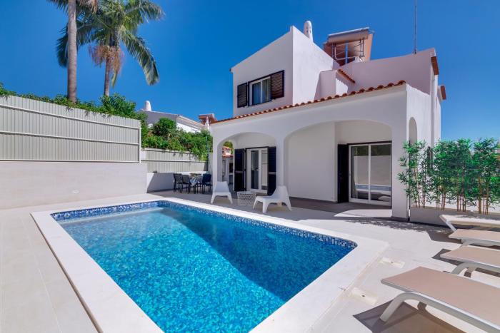 Villa Andorra, private pool next to golf