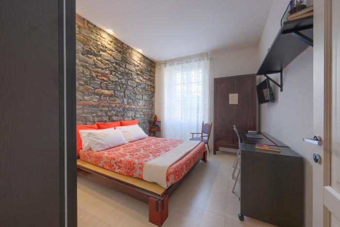 Appartamento con 2 bagni, AC e WIFI a due passi dalla stazione e dal centro storico