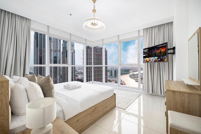 Luxurious 1BR in Court Tower Business Bay