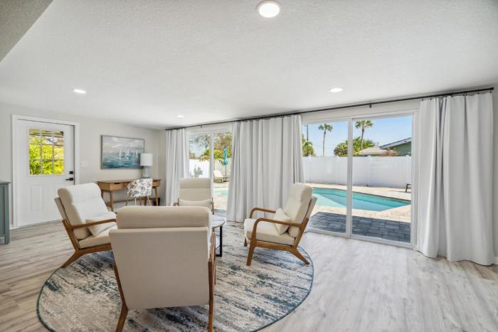 Coastal Comfort Getaway in the Heart of SRQ