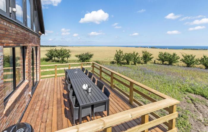 5 Bedroom Awesome Home In Gudhjem