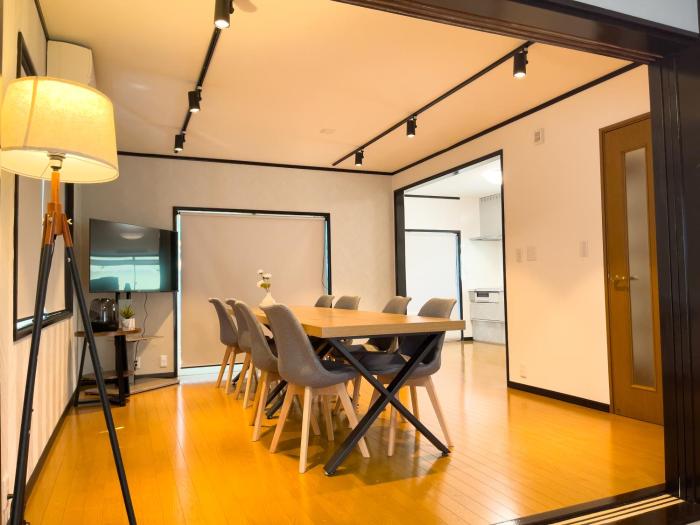 改装済み最大9名まで快適空間 プロジェクター付き1棟貸しの宿 こふみ