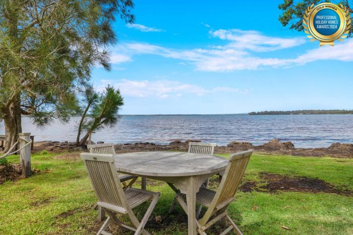 The Waterfront House - Pet Friendly - Absolute Waterfront