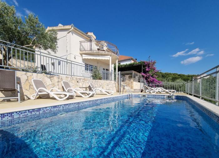 Villa with heated pool, Trogir
