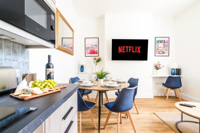 Cozy 2 Bedroom Apartment in Sutton