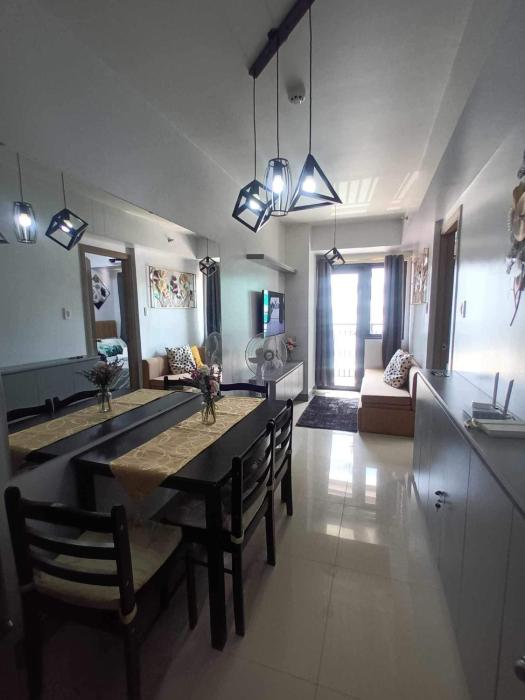 Staycation hosted by Cozypura near MOA, Airport, with Netflix and FREE WIFI with pay parking