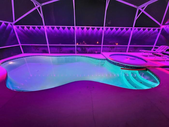 Disney 4m Private pool & spa themed game room free snacks