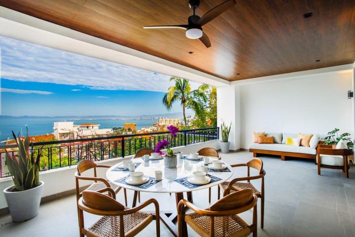 Pool, BBQ & Ocean View | Modern Amapas Condo