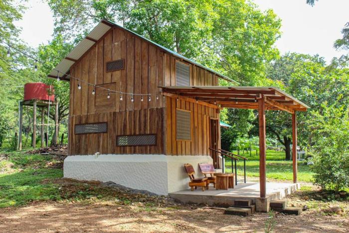 Surfers Paradise - Cabin next to Yankee Beach