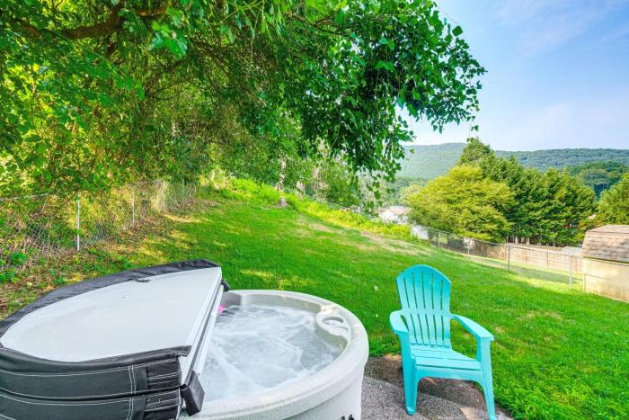 Roanoke Mountain Home: 4 Mi to Blue Ridge Parkway!