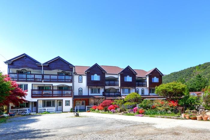 Muju Snow Country Pension