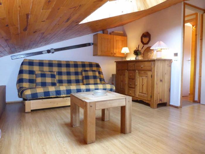 Appartement cosy à Montchavin, rénové, 5 pers, balcon, proche commerces et pistes, parking gratuit - FR-1-329-93