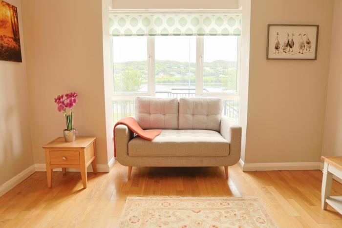 4BR Home with Stunning Harbour Views in the Heart of Kllybegs