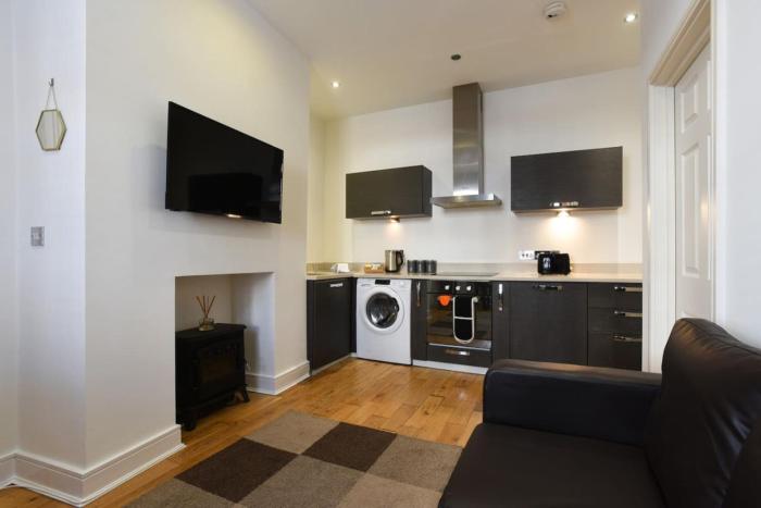 Charming 1-Bedroom Flat in Historic Old Portsmouth