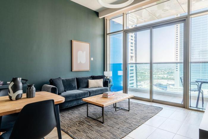 Blueground JLT doorman pool gym DXB-767