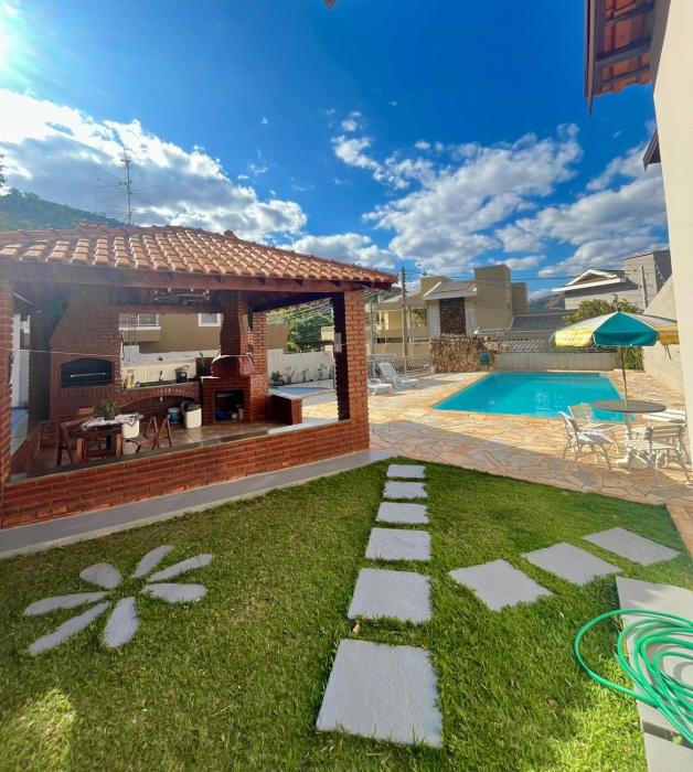 Casa no Centro de Águas de Lindóia com Piscina