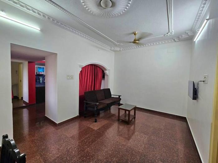 AMC HOME STAY And ROOMS