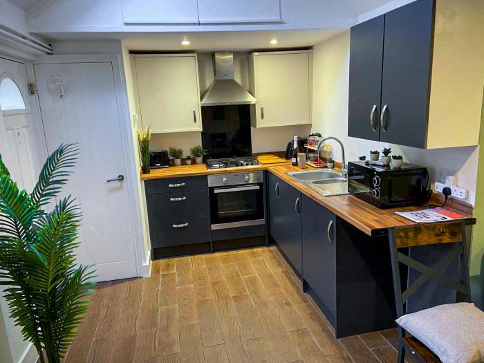 Stylish Bungalow upto 6 guests - Long Term Contractor Apartment
