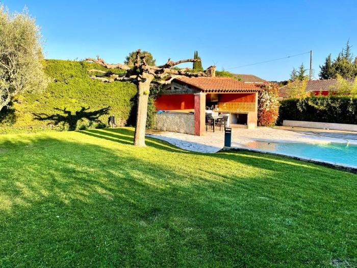 Spacieuse Villa avec piscine