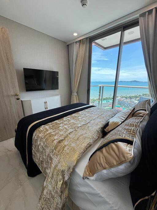 Luxury Seaview Condo on the 23rd Floor