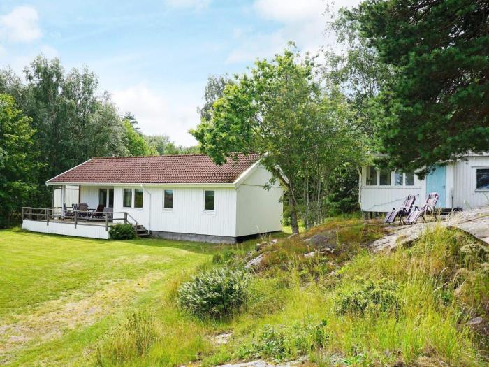 6 person holiday home in KUNGSHAMN