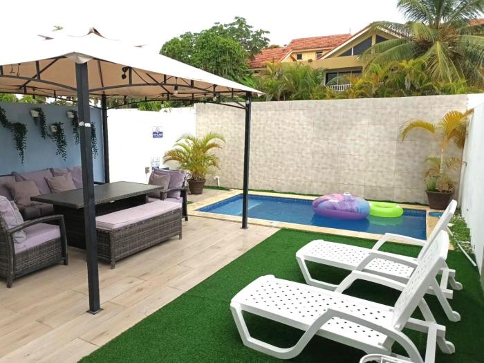 Townhouse with Private Pool and Beach Access.