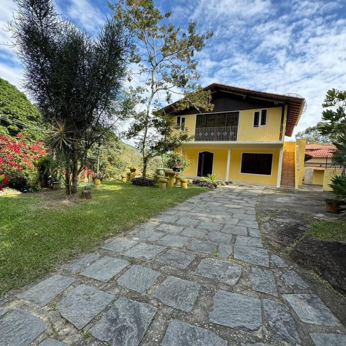 Casa tipo apartamento em Condomínio Miguel Pereira