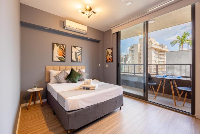 Studio minimalista e completo na Frei Caneca