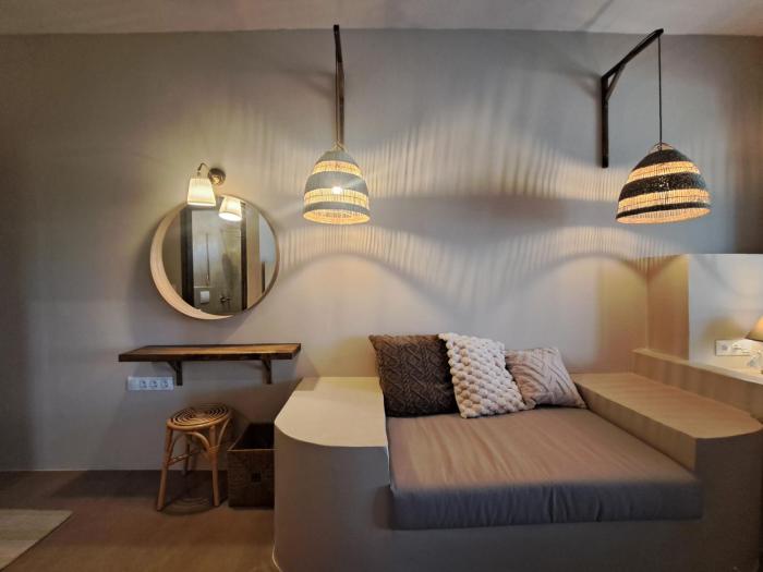 Stay with Maira at Moonlight