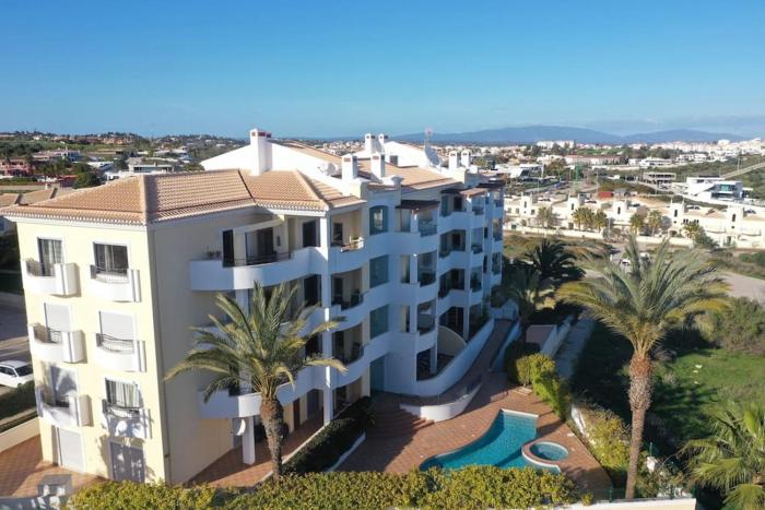 Apt at Porto de Mós with pool